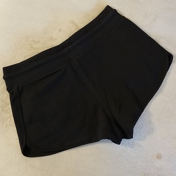 *LAST ONE* Ivy Park Logo Shorts in Black - Picture 6 of 10